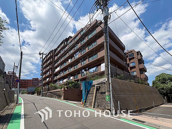 時代の流れに惑わされないシックなカラートーンで街並みに溶け込む外観。