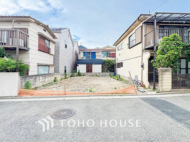 閑静な住宅街の一角、ひと時のくつろぎが生まれ、ゆっくりと愛着が育まれていきます。