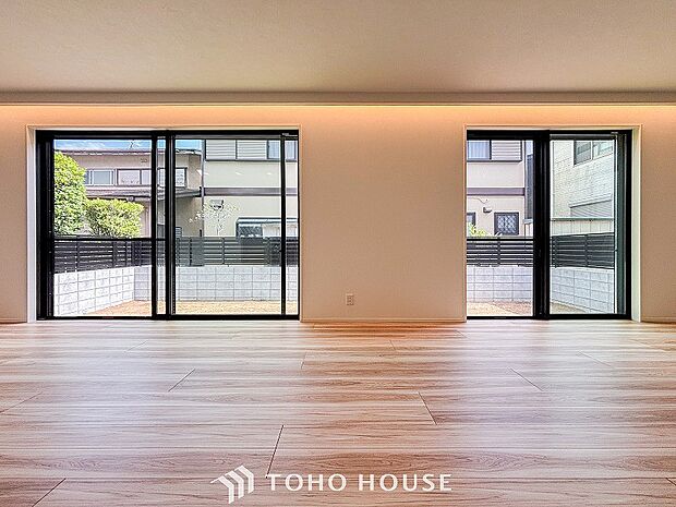 落ち着いた雰囲気に包まれた伸びやかな空間で、ゆったりと家族団らんの時間を過ごせます。