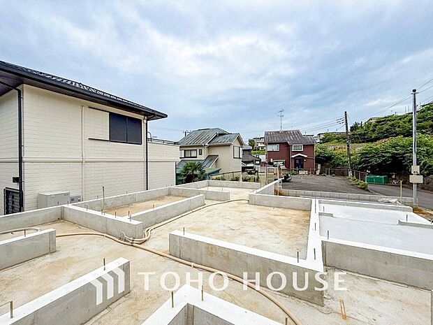 風を感じ解放感あふれる光に満ちた住まい。