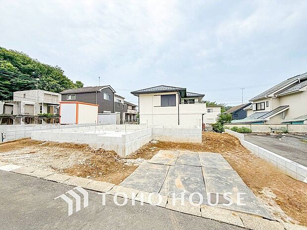 閑静な住宅街の陽当りに恵まれた土地で寛ぎに満ちた生活を。
