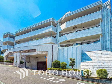 住む人を映し出す洗練された佇まいは、いつまでも輝き続けながらいつしか街の風景に溶け込んでいきます。