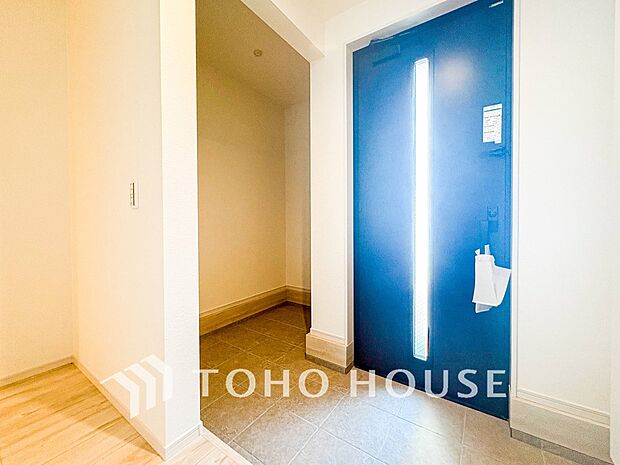 居住者の帰り、訪れる方を優しく迎えてくれる玄関です。