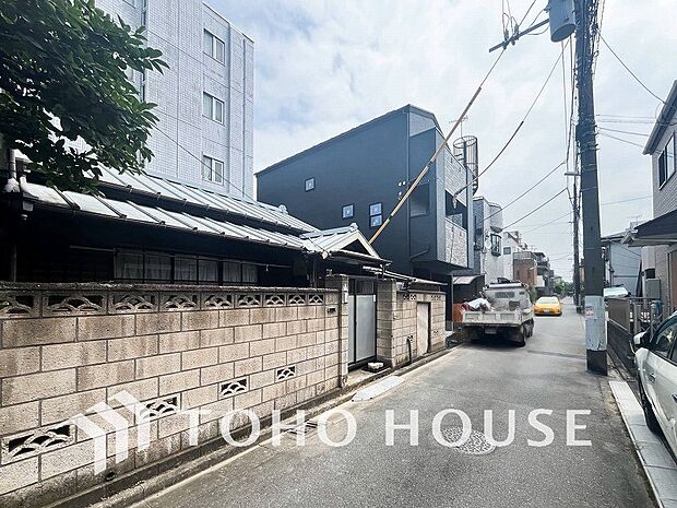 閑静な住宅街の一角、ひと時のくつろぎが生まれ、ゆっくりと愛着が育まれていきます。