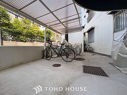 敷地内に駐輪スペースがございます。