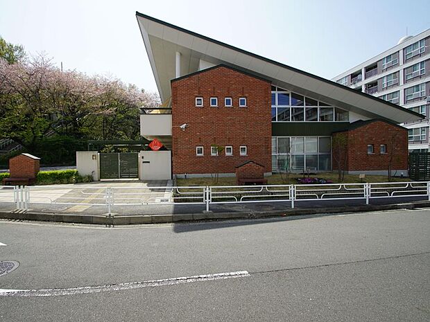 ひとり一人の子供の個性と健やかな育ちを支えることを目標にした保育園です。働くママの強い味方です。