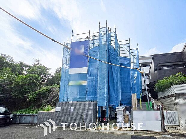風を感じ青い空から太陽の恵みを感じる温もり溢れる佇まい。