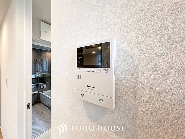 誰が来てもわかる様にモニター付きインターホンを設置。快適と安らぎを合わせた優しい設計。