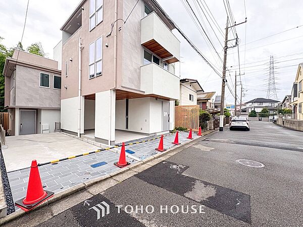 閑静な住宅街の一角、ひと時のくつろぎが生まれ、ゆっくりと愛着が育まれていきます。