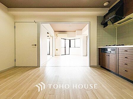 ここにはみんなが集い、食事と楽しい会話が始まるスペース。