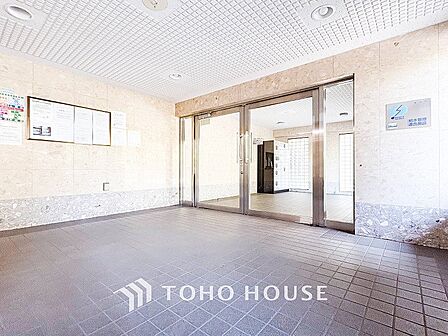 光あふれる開放感あるロビーは上質で洗練された空間。