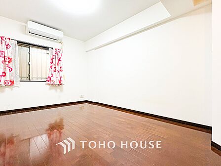 一日の疲れをいやしてくれる主寝室。自分時間を快適に過ごすプライベートルーム。
