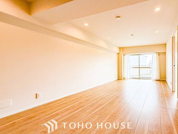 落ち着いた雰囲気に包まれた伸びやかな空間で、ゆったりと家族団らんの時間を過ごせます。