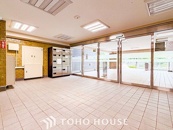 普段留守がちなご家族にも安心な宅配ボックスを完備。