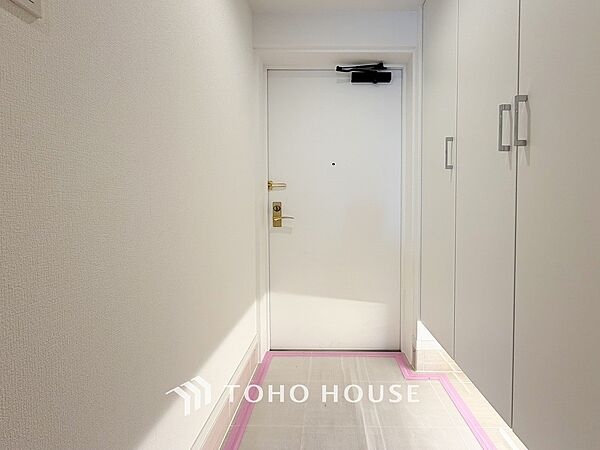 居住者の帰り、訪れる方を優しく迎えてくれる玄関です。