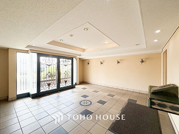 プライベート感が高まる、居住者を優しく迎え入れてくれるエントランス。