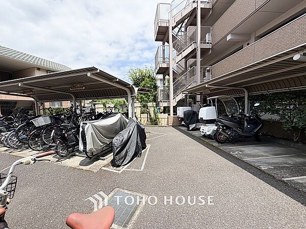 敷地内に駐輪スペースがございます。