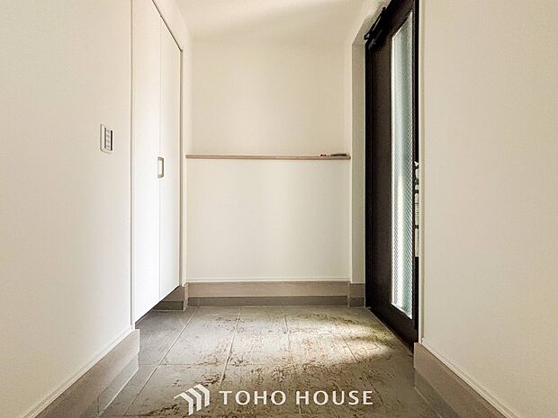 居住者の帰り、訪れる方を優しく迎えてくれる玄関です。