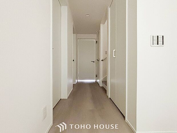 やわらかな陽射しがふりそそぎ、ゆったりした時間が流れる室内。