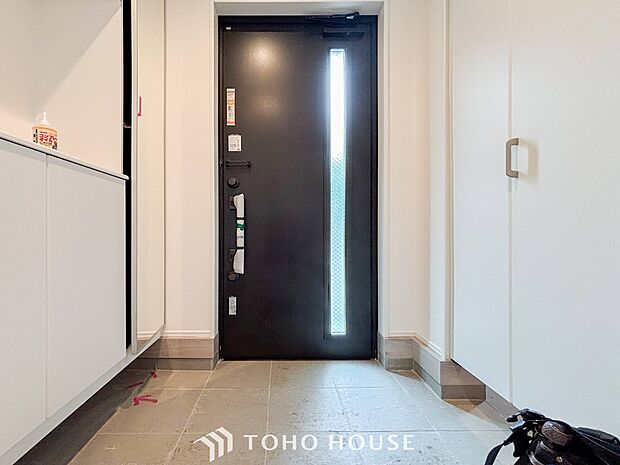 居住者の帰り、訪れる方を優しく迎えてくれる玄関です。