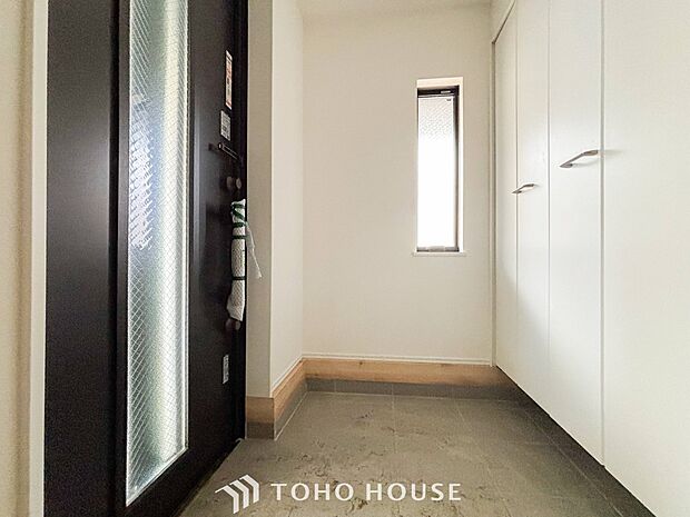 居住者の帰り、訪れる方を優しく迎えてくれる玄関です。
