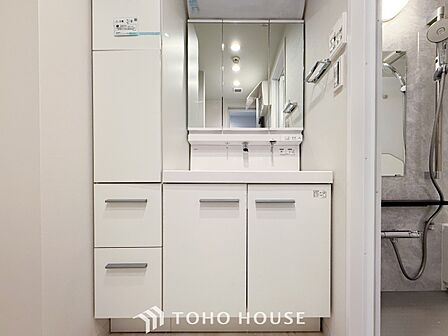 洗面台・洗面所十分な大きさの洗面台は、朝の慌ただしい時間でも余裕とゆとりを感じて頂けます。