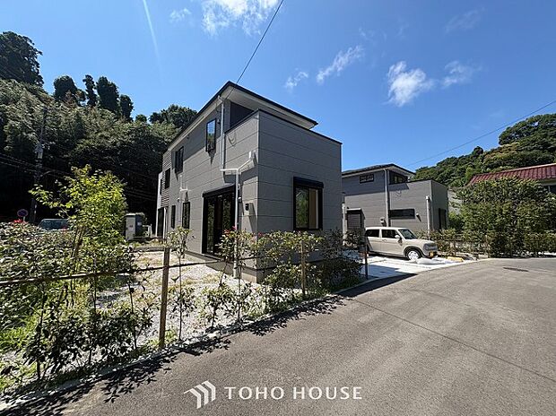 閑静な住宅街の一角、ひと時のくつろぎが生まれ、ゆっくりと愛着が育まれていきます。