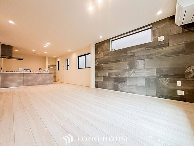 対面式キッチンのあるLDKで家族の会話が弾みます。