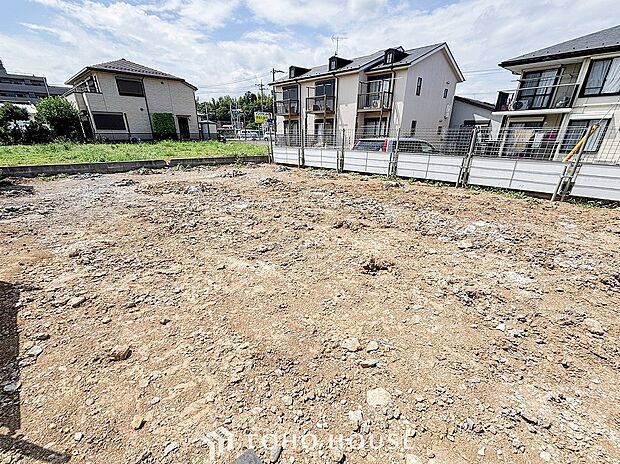 爽やかな青空の下に贅沢なほどに降り注ぐ陽光、豊かな居住性と、クオリティが見事に調和した住空間。