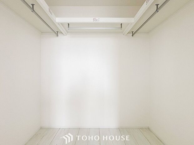 衣類だけでなく大きな荷物も収納でき、お部屋がすっきりします。