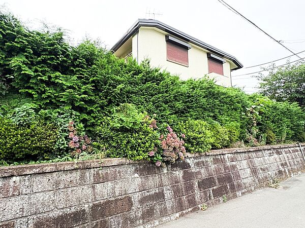 現地土地写真「菊名」駅まで徒歩圏内の閑静な住宅街。緑豊かで穏やかな暮らしを実現できるロケーションです。