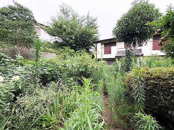 閑静な住宅街の陽当りに恵まれた土地で寛ぎに満ちた生活を。