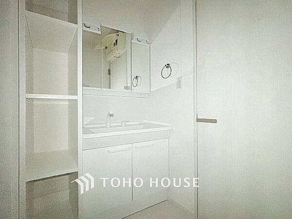 洗面台・洗面所十分な大きさの洗面台は、朝の慌ただしい時間でも余裕とゆとりを感じて頂けます。