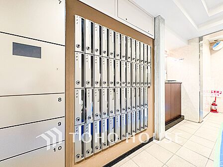 取り出しやすいエントランス内郵便受け。