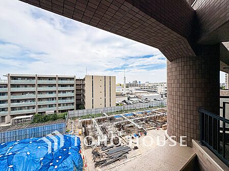 開放的で気持ちの良い眺望と青い空を満喫できます。
