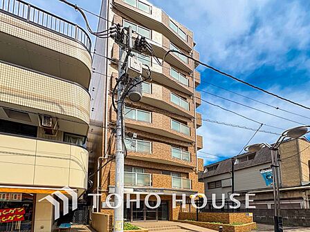 前面道路含む現地写真『快適』は「家」と「街」と「環境」が調和した時に訪れるだと改めて感じさせてくれます。