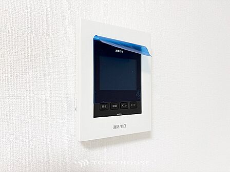 誰が来てもわかる様にモニター付きインターホンを設置。