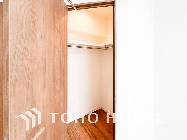 衣類だけでなく大きな荷物も収納でき、お部屋がすっきりします。