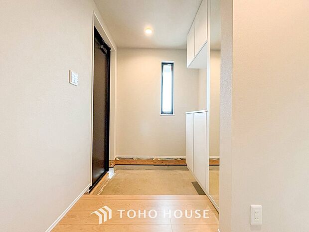 居住者の帰り、訪れる方を優しく迎えてくれる玄関です。