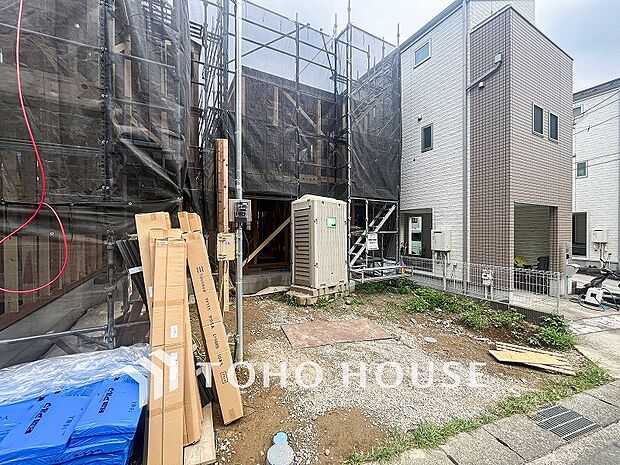 閑静な住宅街の一角、ひと時のくつろぎが生まれ、ゆっくりと愛着が育まれていきます。