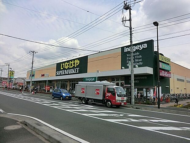 品揃え価格共に良心的です。100円ショップも併設されているのでお買い物がしやすそう。