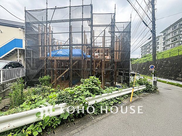 閑静な住宅街の一角、ひと時のくつろぎが生まれ、ゆっくりと愛着が育まれていきます。