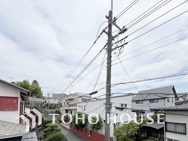 やわらかな陽射しがふりそそぎ、ゆったりした時間が流れる室内。