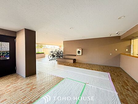訪れるゲストや住む人を優しく迎え入れてくれる明るい空間です。