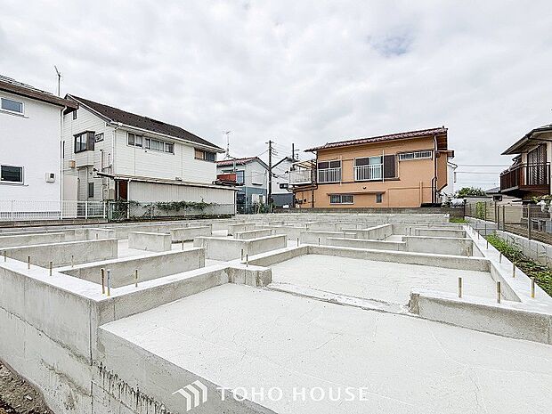 爽やかな青空の下に贅沢なほどに降り注ぐ陽光、豊かな居住性と、クオリティが見事に調和した住空間。