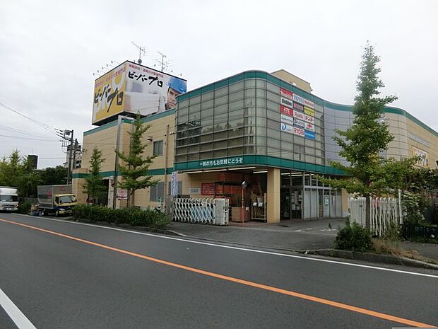 営業時間6：30～20：00。朝早くから営業しており、広々とした店内は豊富な品揃えで信頼のあるホームセンター。