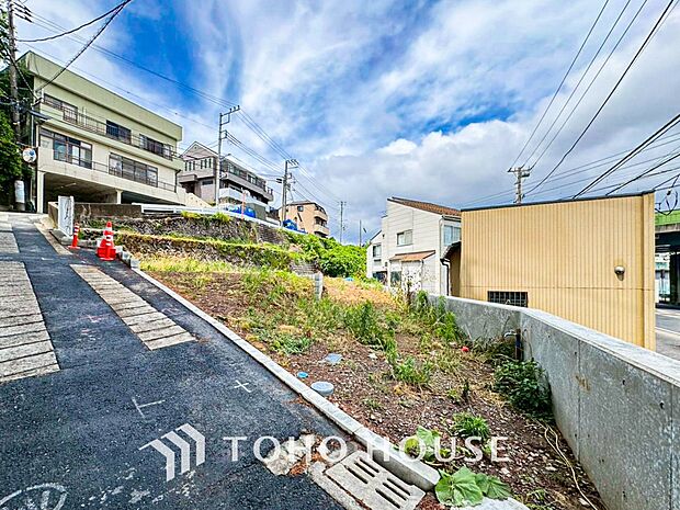 閑静な住宅街の一角、ひと時のくつろぎが生まれ、ゆっくりと愛着が育まれていきます。