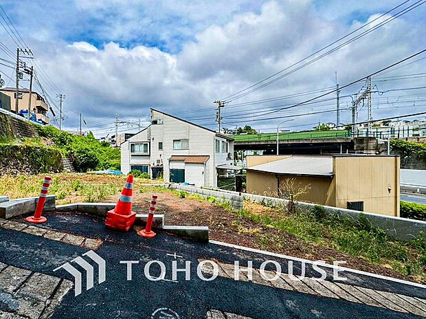 閑静な住宅街の陽当りに恵まれた土地で寛ぎに満ちた生活を。