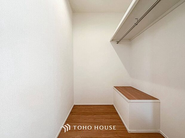 衣類だけでなく大きな荷物も収納でき、お部屋がすっきりします。