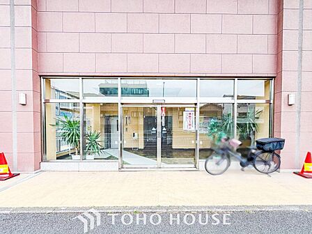 住む人や訪れる人やさしくエスコートする玄関アプローチ。